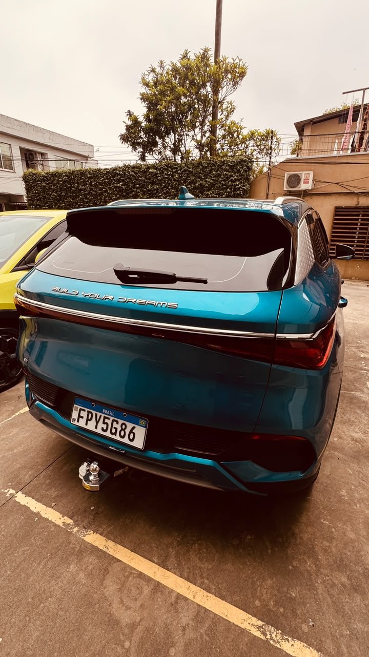 Traseira do BYD Yuan Plus da frota EcoVoltz
